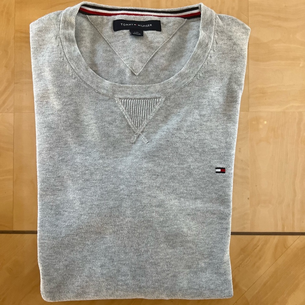 Tommy Hilfiger Light Gray Crewneck Sweater